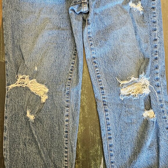Distressed Jeans Cut-Off - Picture 4 of 5